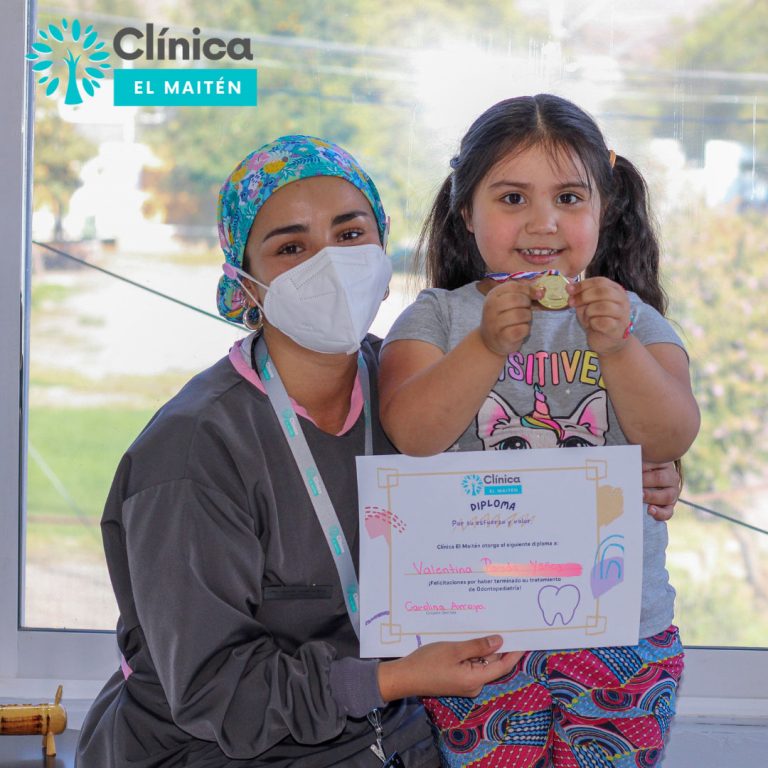 pacientes niños en clínica dental en colina